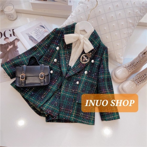 Conjunto de ropa de dos piezas abrigo y pantalones cortos